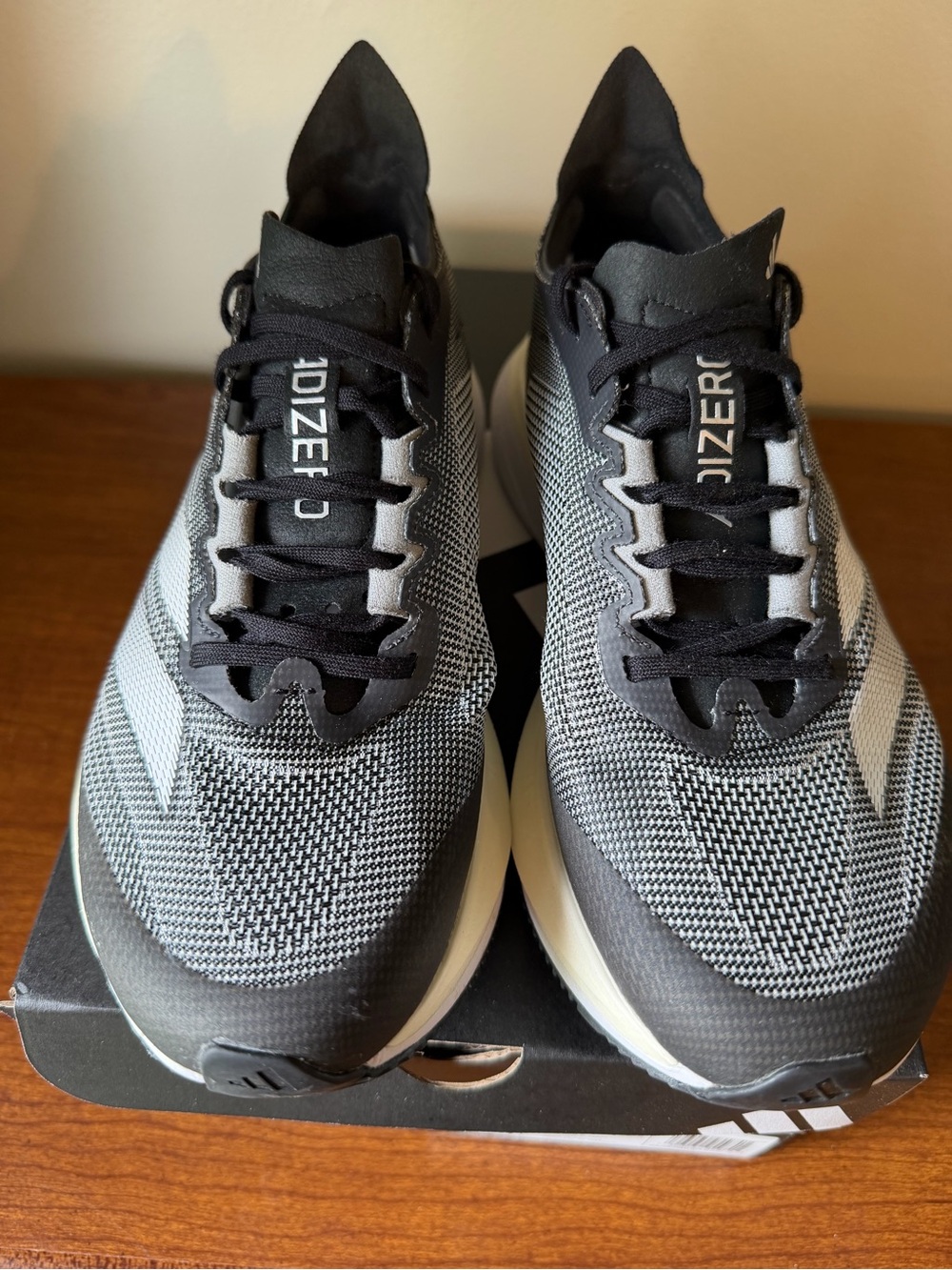 adidas Adizero Boston 12 Women Black & White Running Shoes Size 6/6.5 / NEW